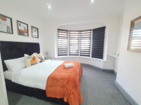 Only Family Groups - Pets Stay for Free - Sleeps 8 - Sofabed